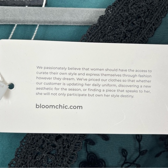 NWT Bloomchic Whimsygoth Black Embroidered Lace over Green Underlay Sz. US 18-20 - Picture 10 of 11